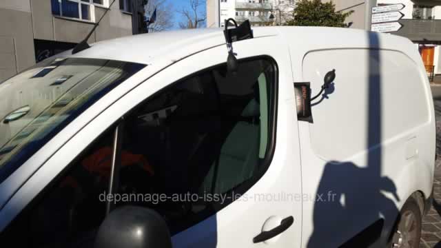 Ouverture porte voiture bloquée sans clé